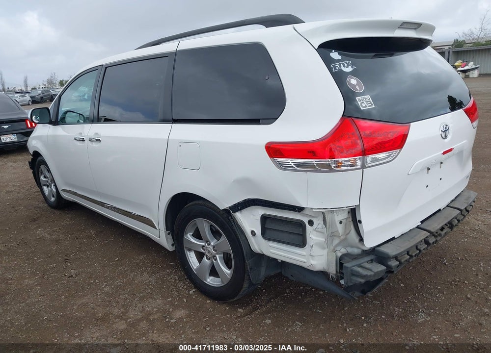 2011 TOYOTA SIENNA VIN: 5TDKK3DC5BS013058