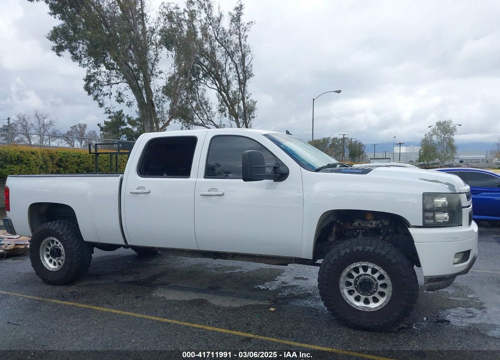 2011 CHEVROLET SILVERADO 2500HD LTZ VIN: 1GC1KYC89BF152289