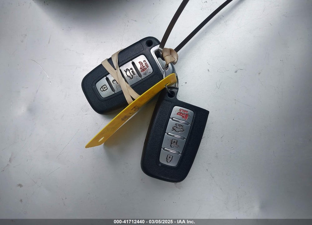 2013 HYUNDAI AZERA VIN: KMHFG4JGXDA218239