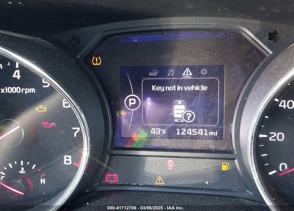 2017 KIA SEDONA VIN: KNDMB5C10H6283179