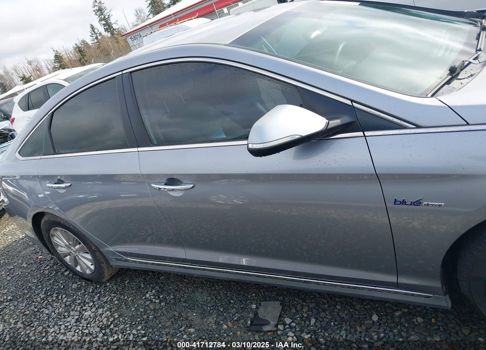 2017 HYUNDAI SONATA HYBRID VIN: KMHE24L12HA043607