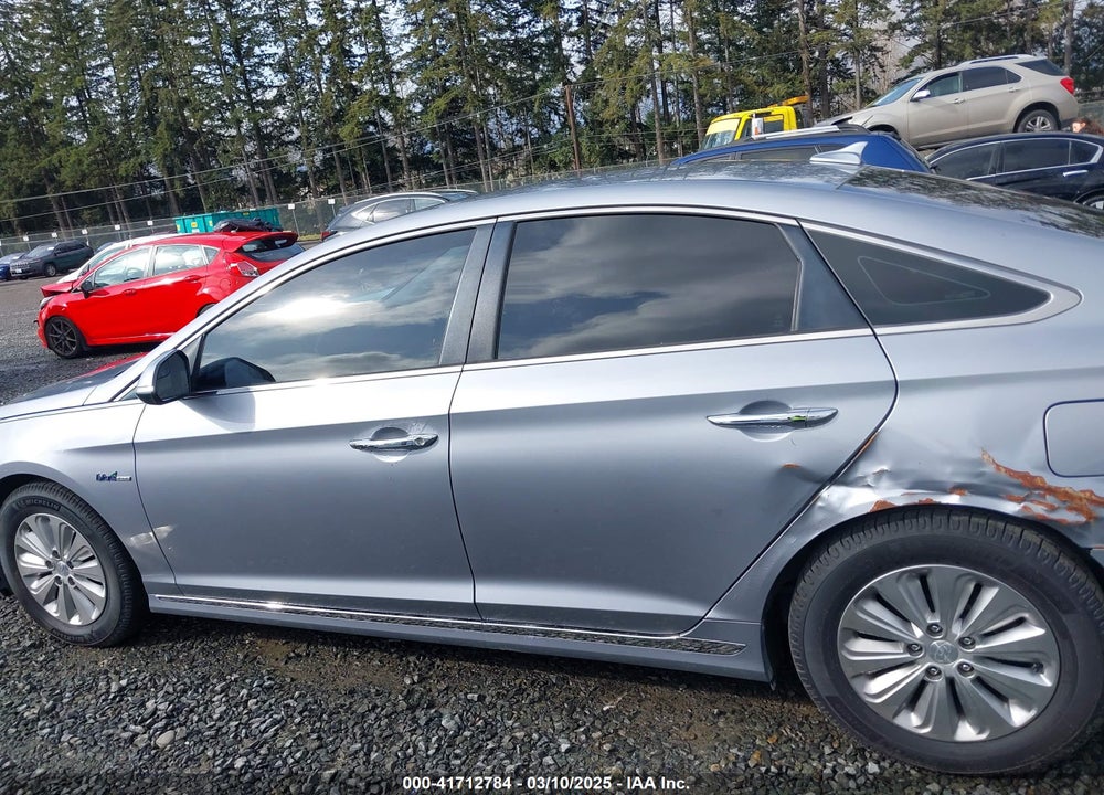 2017 HYUNDAI SONATA HYBRID VIN: KMHE24L12HA043607