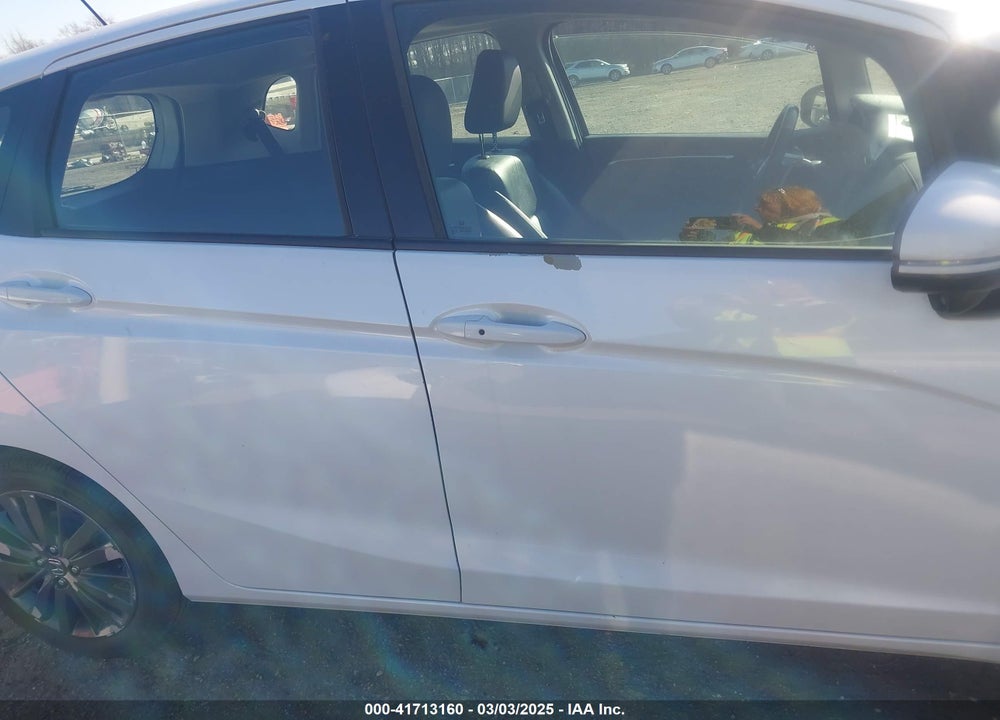 2016 HONDA FIT VIN: 3HGGK5H81GM703177