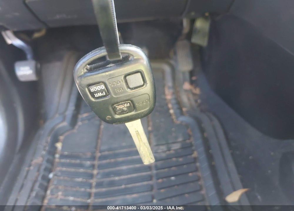 2004 LEXUS RX 330 VIN: JTJGA31UX40014778
