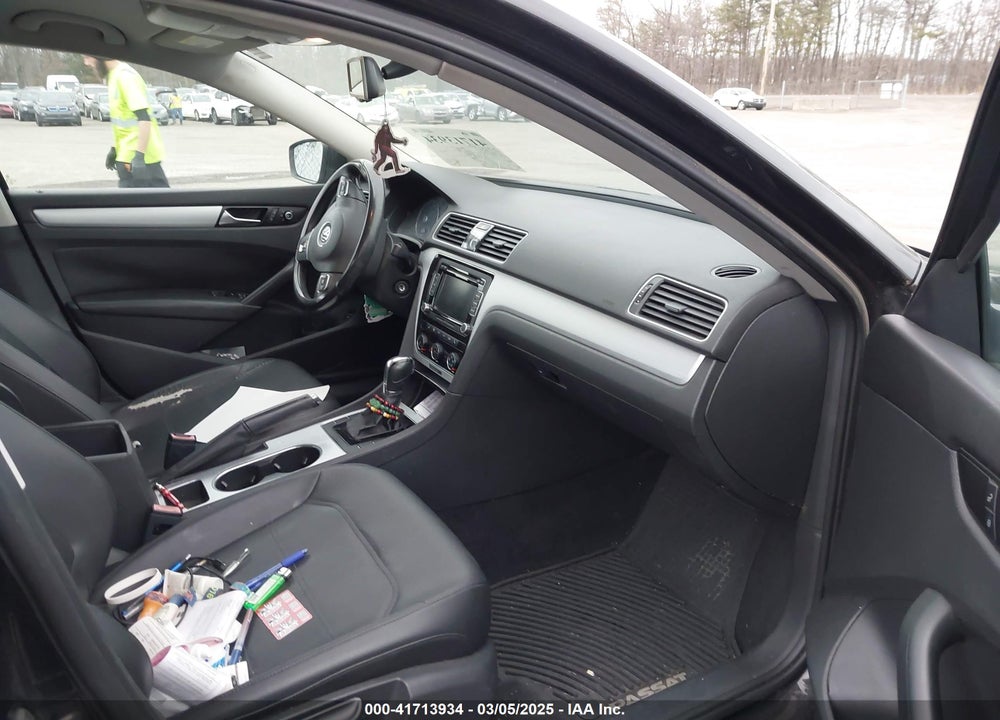 2013 VOLKSWAGEN PASSAT VIN: 1VWBP7A3XDC061296