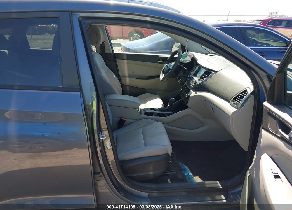 2018 HYUNDAI TUCSON VIN: KM8J3CA42JU601320