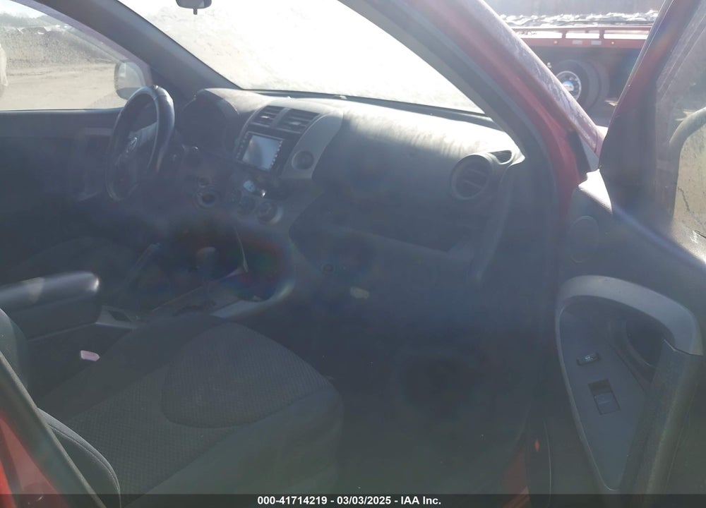 2006 TOYOTA RAV4 VIN: JTMBD32VX65011560