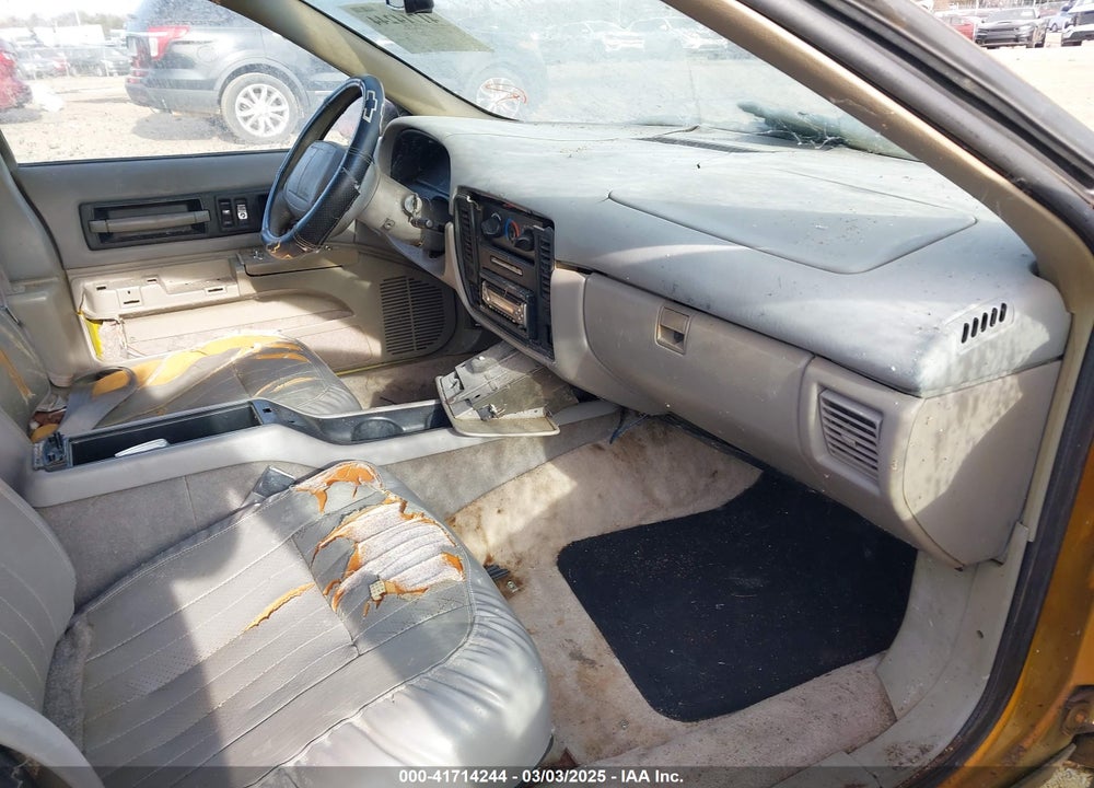 1995 CHEVROLET CAPRICE / IMPALA CLASSIC SS VIN: 1G1BL52P1SR143179