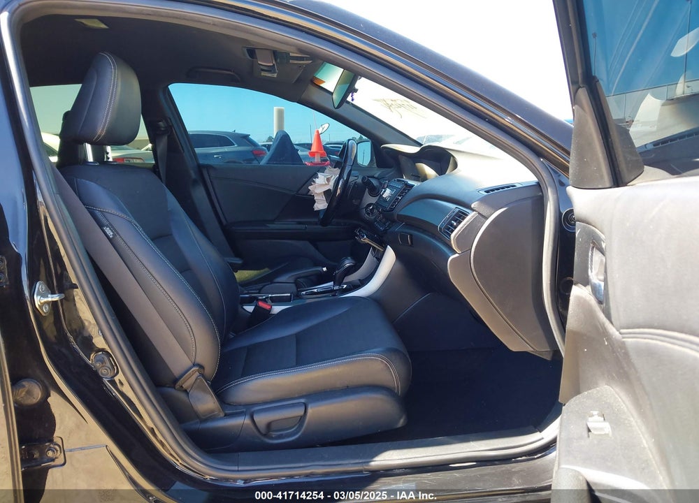 2017 HONDA ACCORD VIN: 1HGCR2F54HA275069