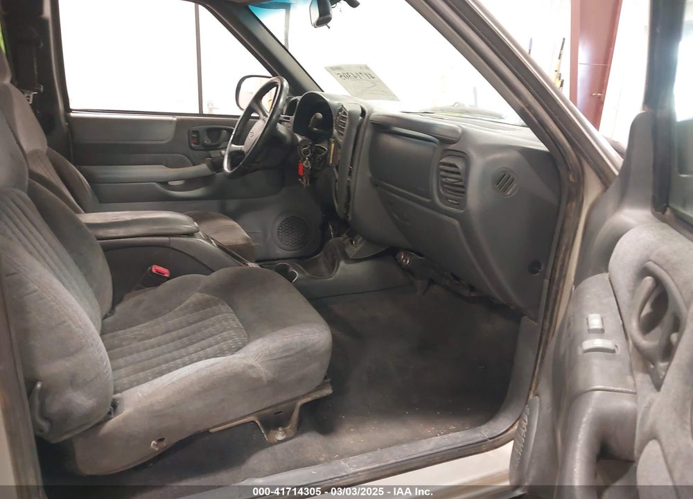 2000 CHEVROLET S-10 LS VIN: 1GCCT19W5Y8187170