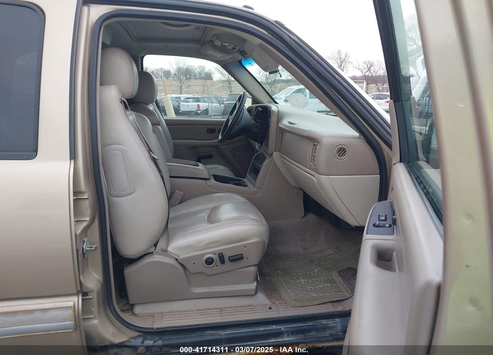 2005 CHEVROLET TAHOE LT VIN: 1GNEK13T25J143083