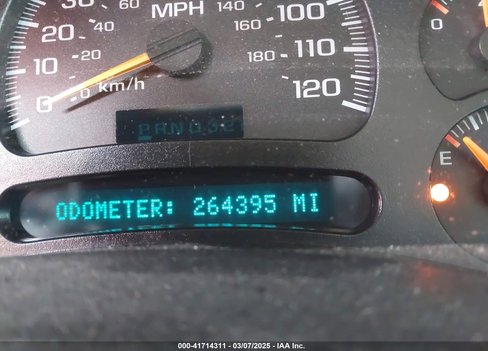 2005 CHEVROLET TAHOE LT VIN: 1GNEK13T25J143083