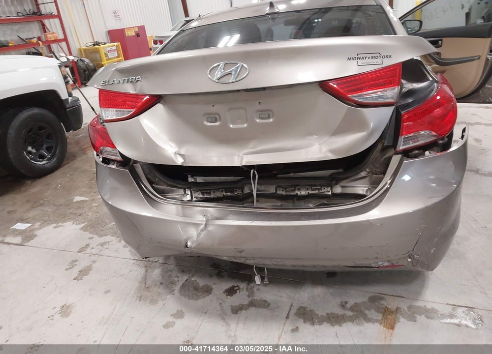2013 HYUNDAI ELANTRA VIN: 5NPDH4AE8DH380869