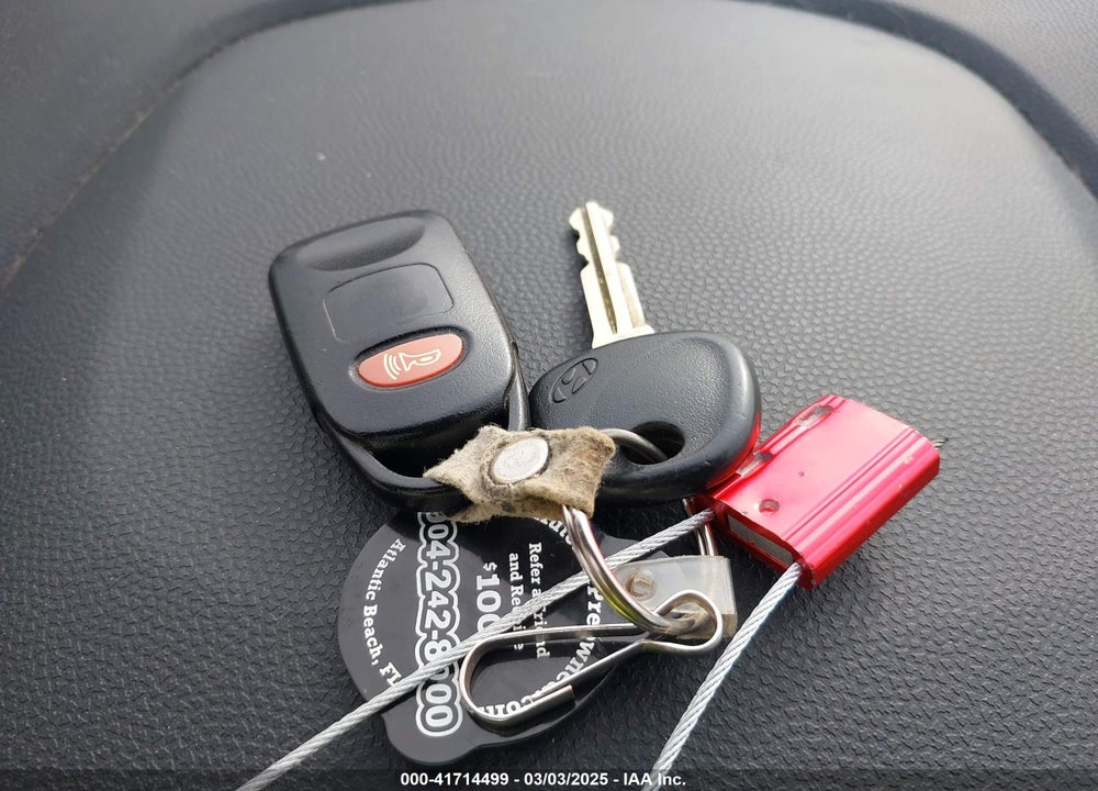 2011 HYUNDAI TUCSON GL VIN: KM8JT3AB7BU227318