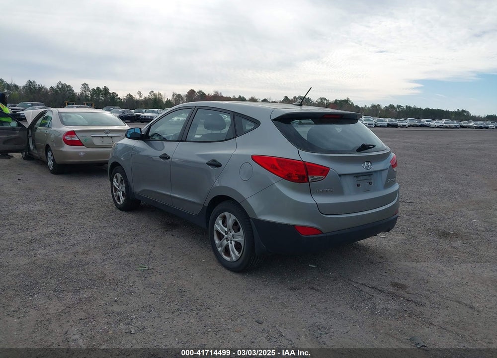 2011 HYUNDAI TUCSON GL VIN: KM8JT3AB7BU227318