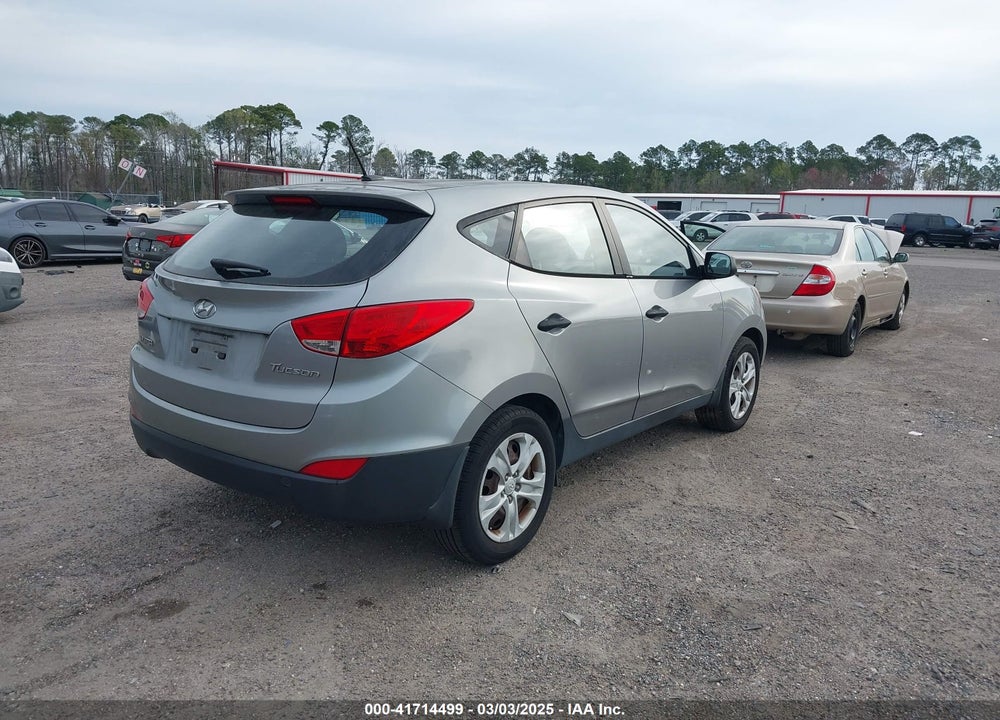 2011 HYUNDAI TUCSON GL VIN: KM8JT3AB7BU227318