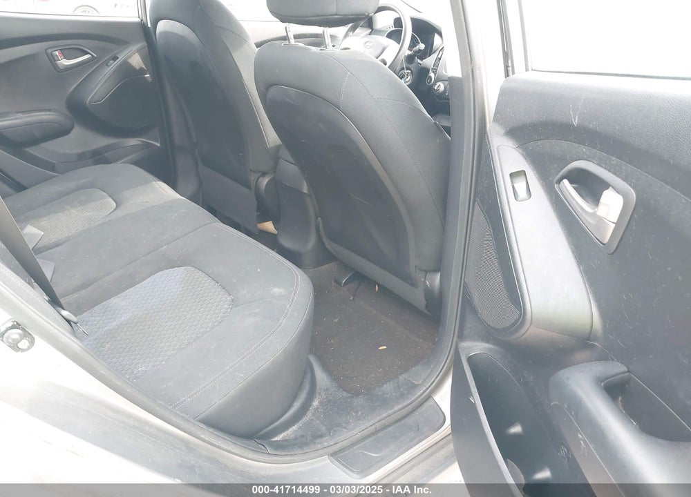 2011 HYUNDAI TUCSON GL VIN: KM8JT3AB7BU227318