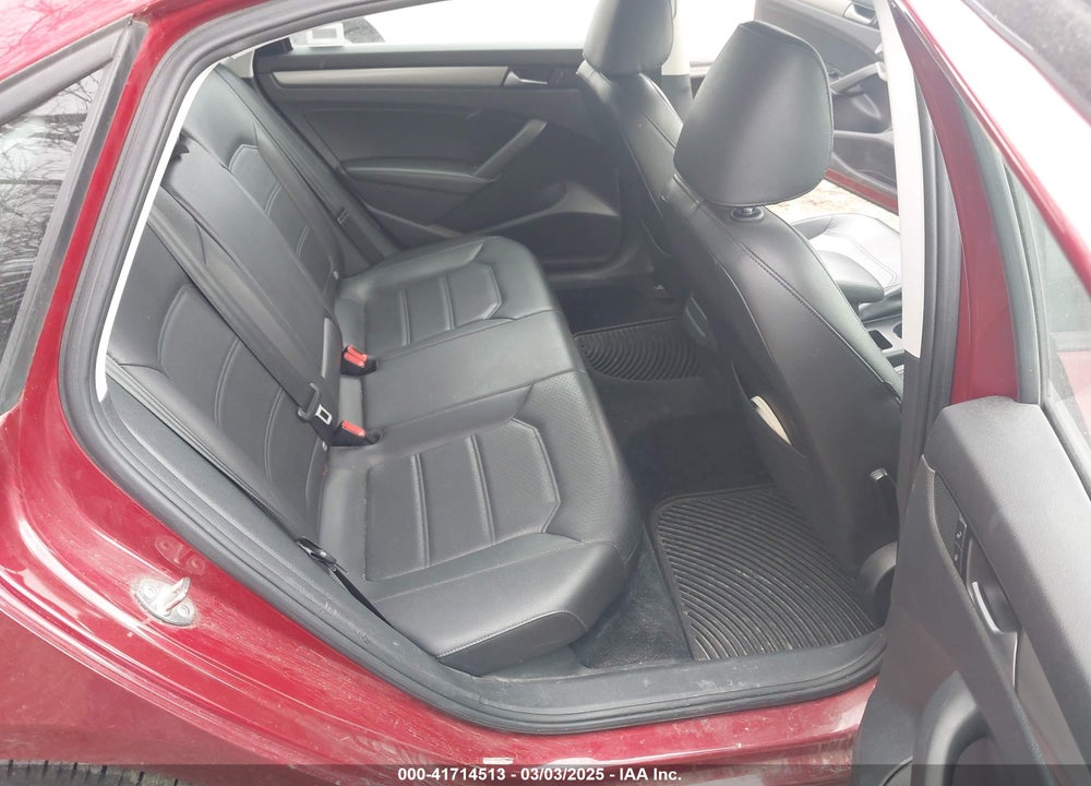 2015 VOLKSWAGEN PASSAT VIN: 1VWAT7A32FC029372