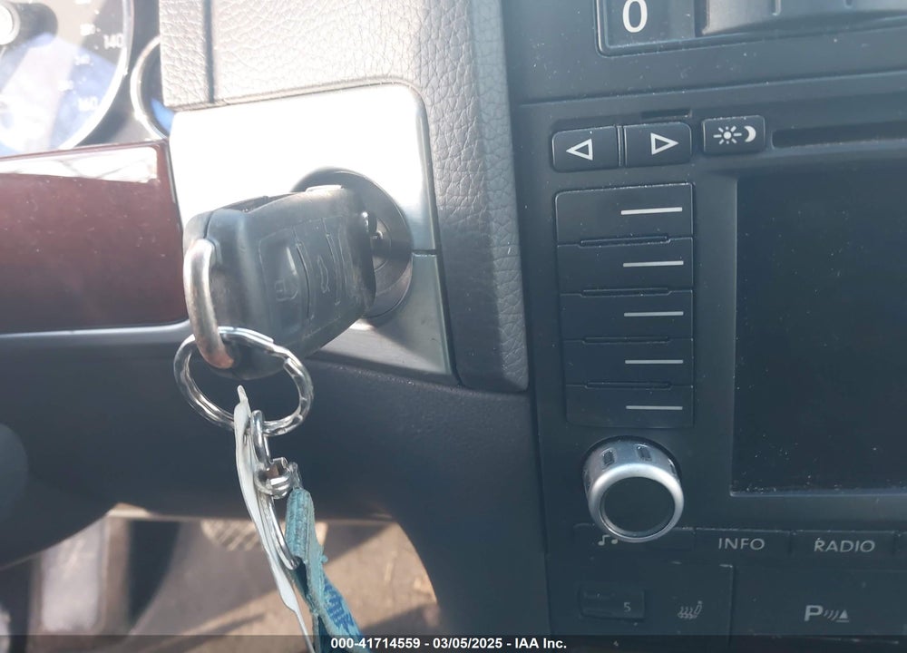 2005 VOLKSWAGEN TOUAREG VIN: WVGBG77L55D016459