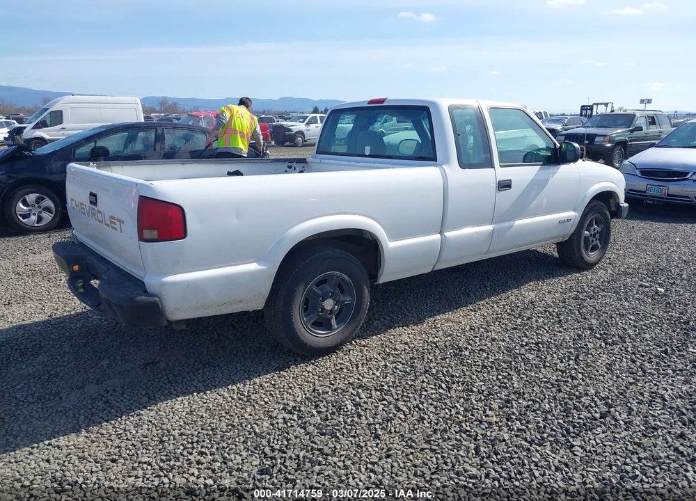 2002 CHEVROLET S-10 VIN: 1GCCS19W028183151