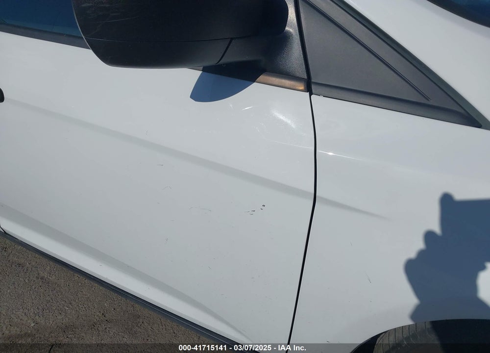 2015 FORD FOCUS VIN: 1FADP3E28FL386124
