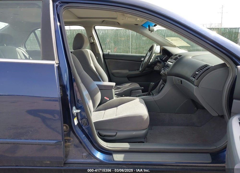 2004 HONDA ACCORD 2.4 EX VIN: JHMCM56704C005799