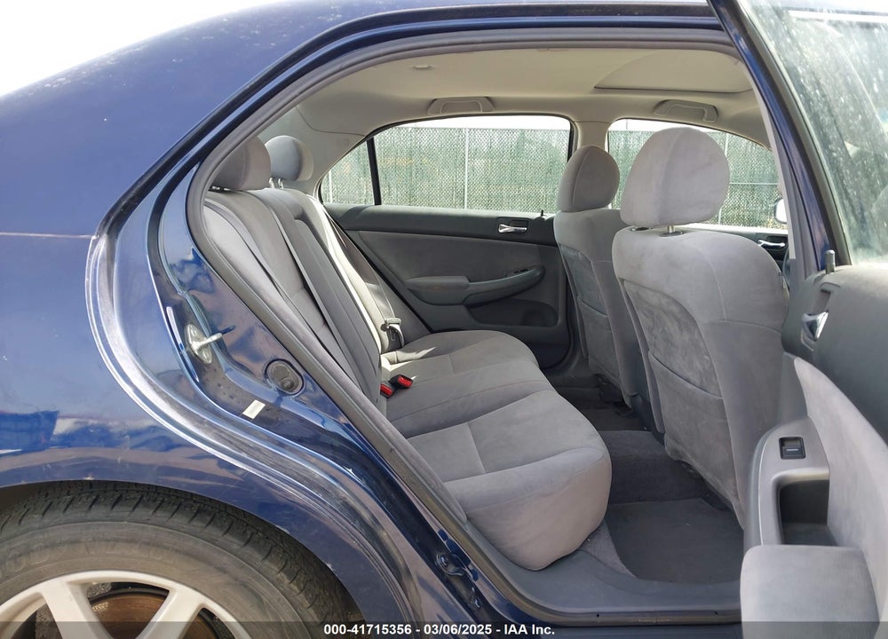 2004 HONDA ACCORD 2.4 EX VIN: JHMCM56704C005799