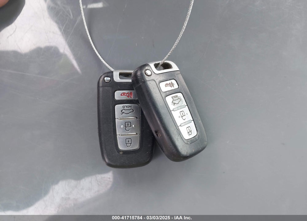 2011 KIA OPTIMA VIN: KNAGN4A74B5077136