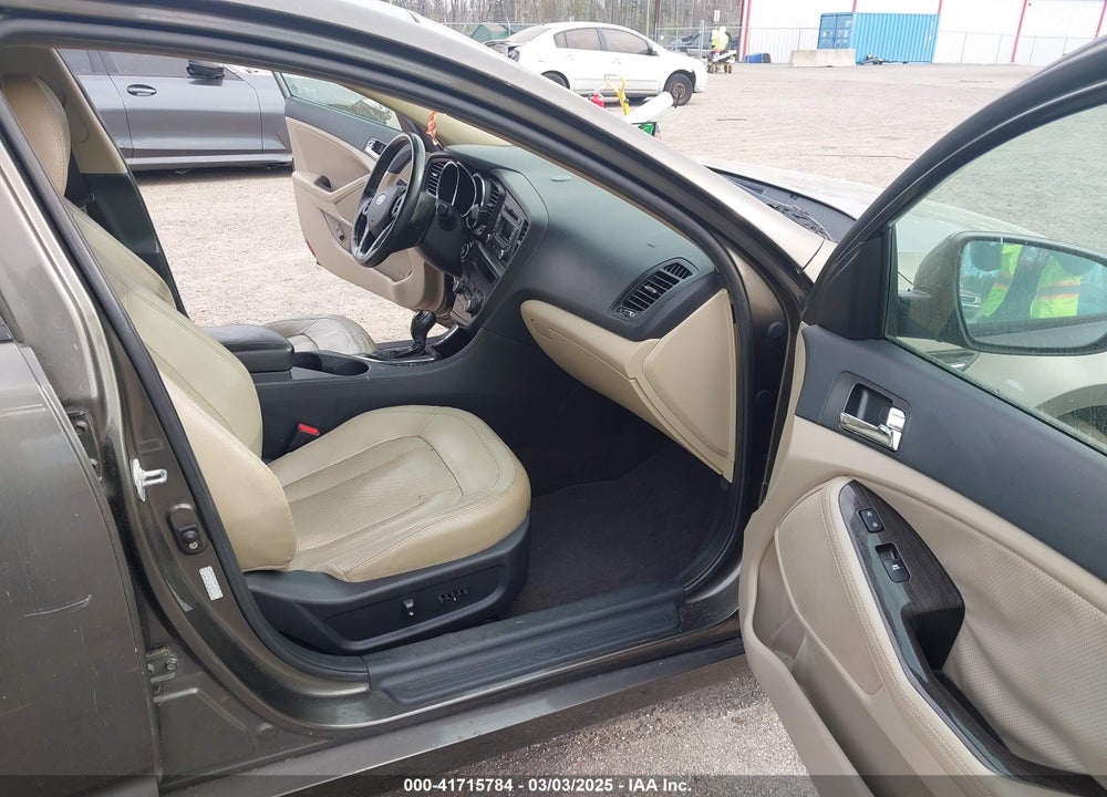 2011 KIA OPTIMA VIN: KNAGN4A74B5077136