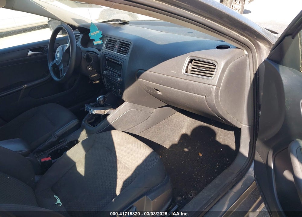 2014 VOLKSWAGEN JETTA VIN: 3VW2K7AJ1EM329682