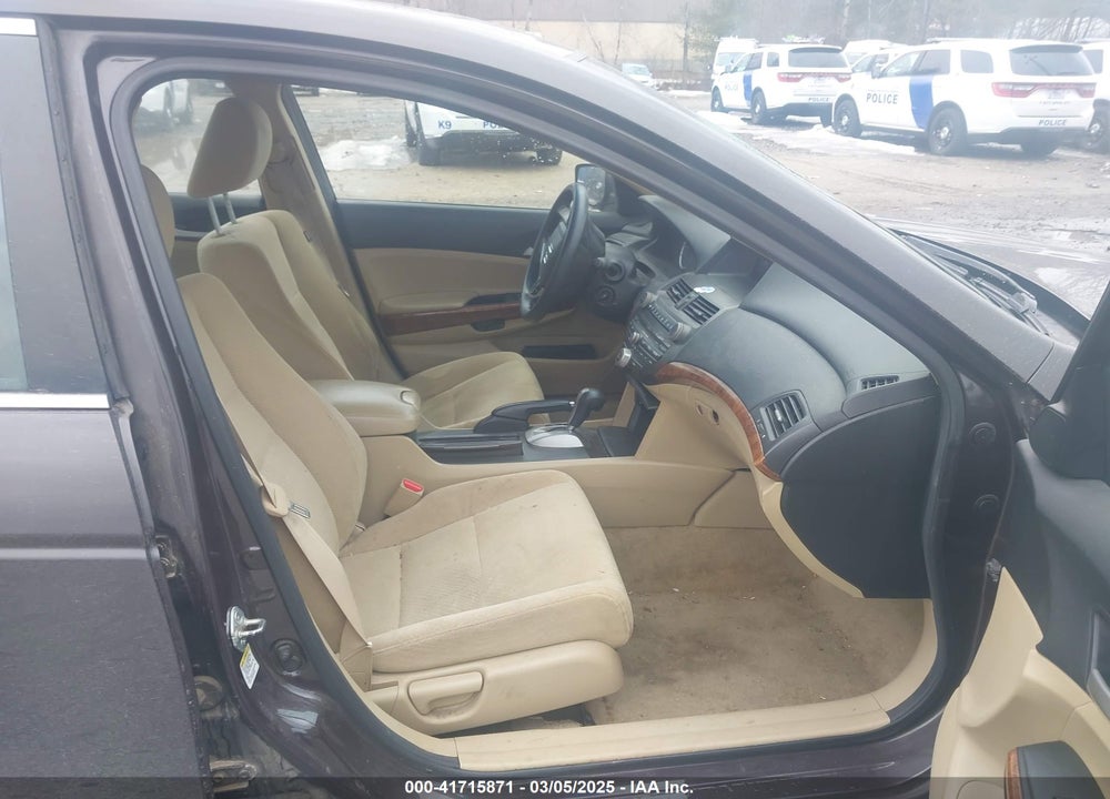 2011 HONDA ACCORD VIN: 1HGCP2F70BA016206