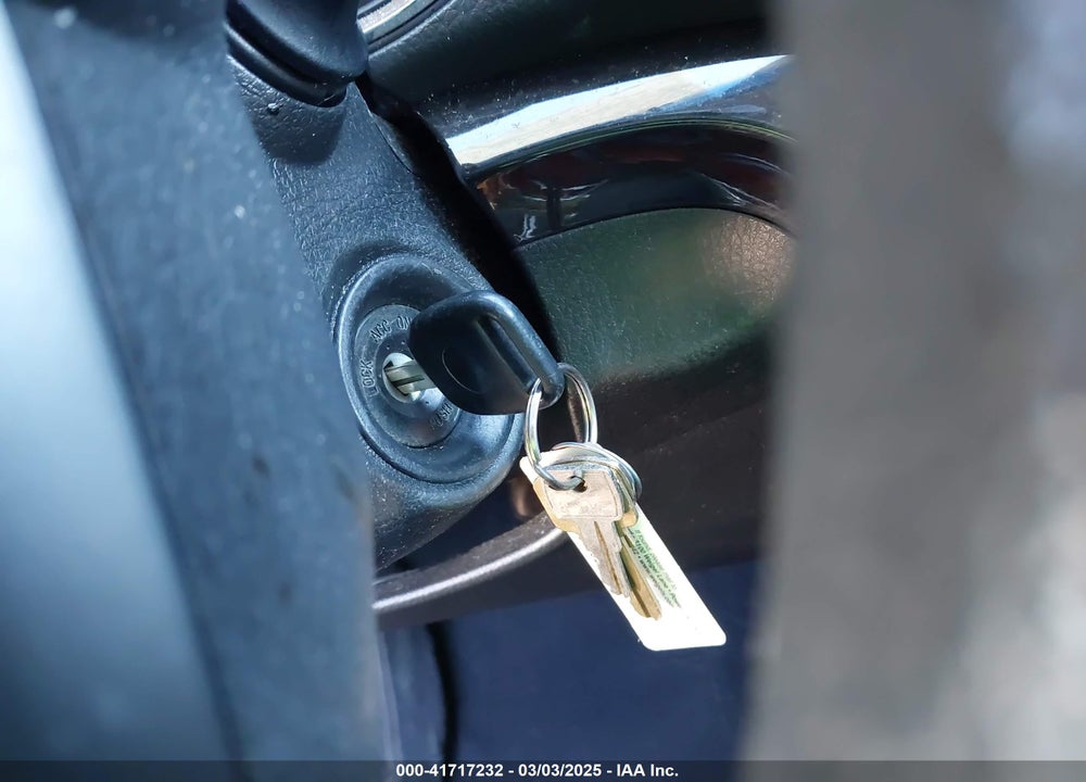 2011 KIA SORENTO LX VIN: 5XYKT3A17BG012880