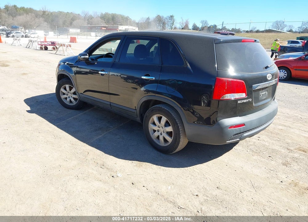 2011 KIA SORENTO LX VIN: 5XYKT3A17BG012880