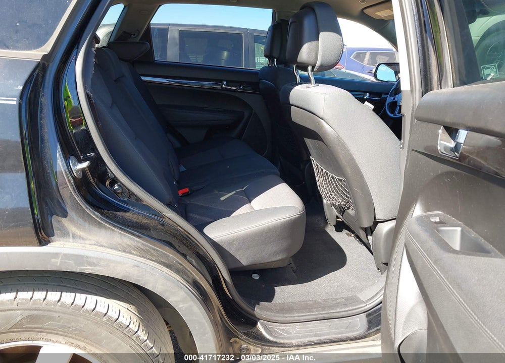 2011 KIA SORENTO LX VIN: 5XYKT3A17BG012880