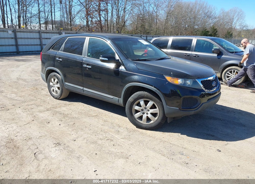 2011 KIA SORENTO LX VIN: 5XYKT3A17BG012880