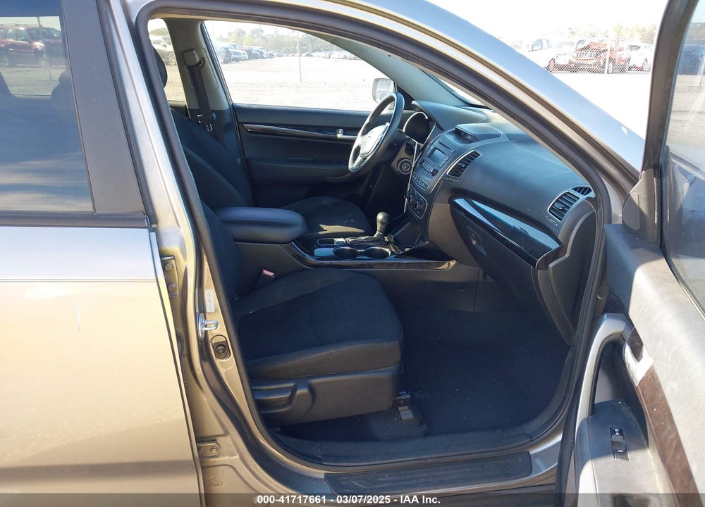 2014 KIA SORENTO VIN: 5XYKT3A65EG425669