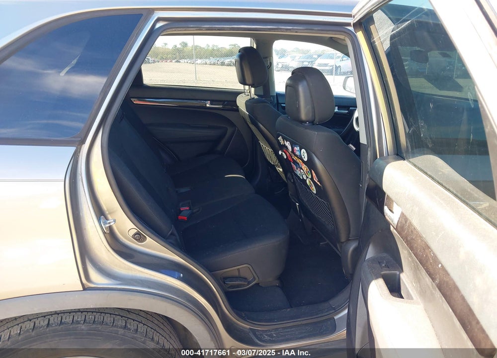 2014 KIA SORENTO VIN: 5XYKT3A65EG425669