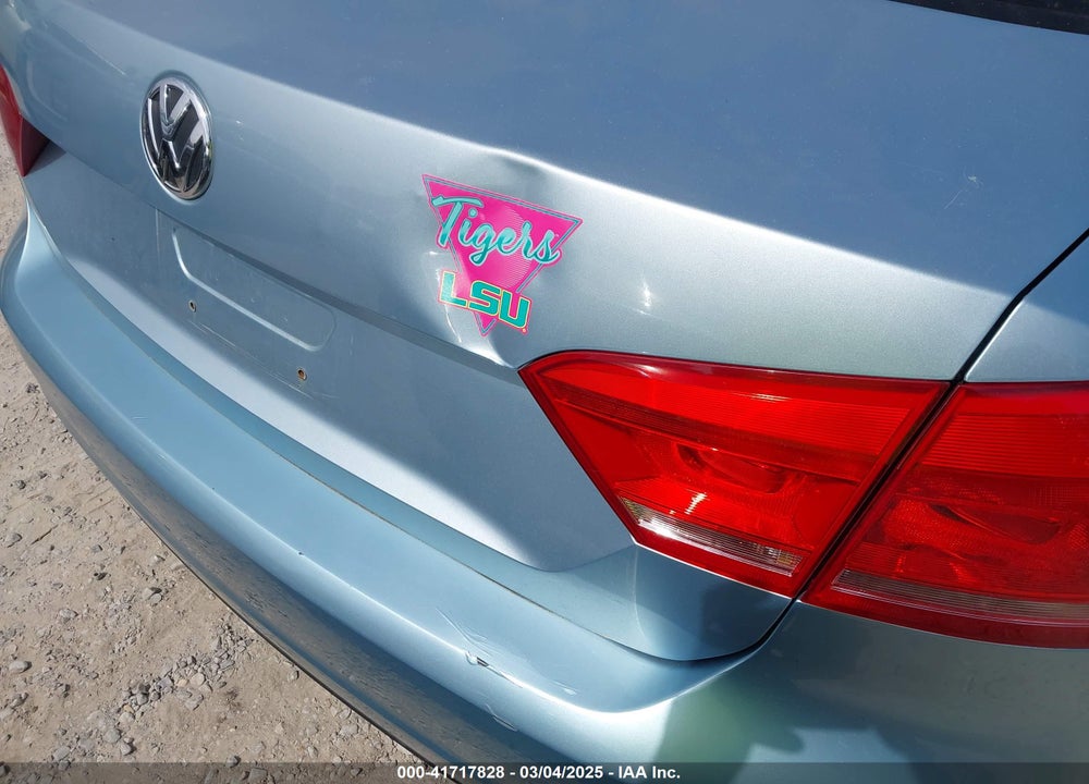 2013 VOLKSWAGEN PASSAT VIN: 1VWAH7A39DC088319