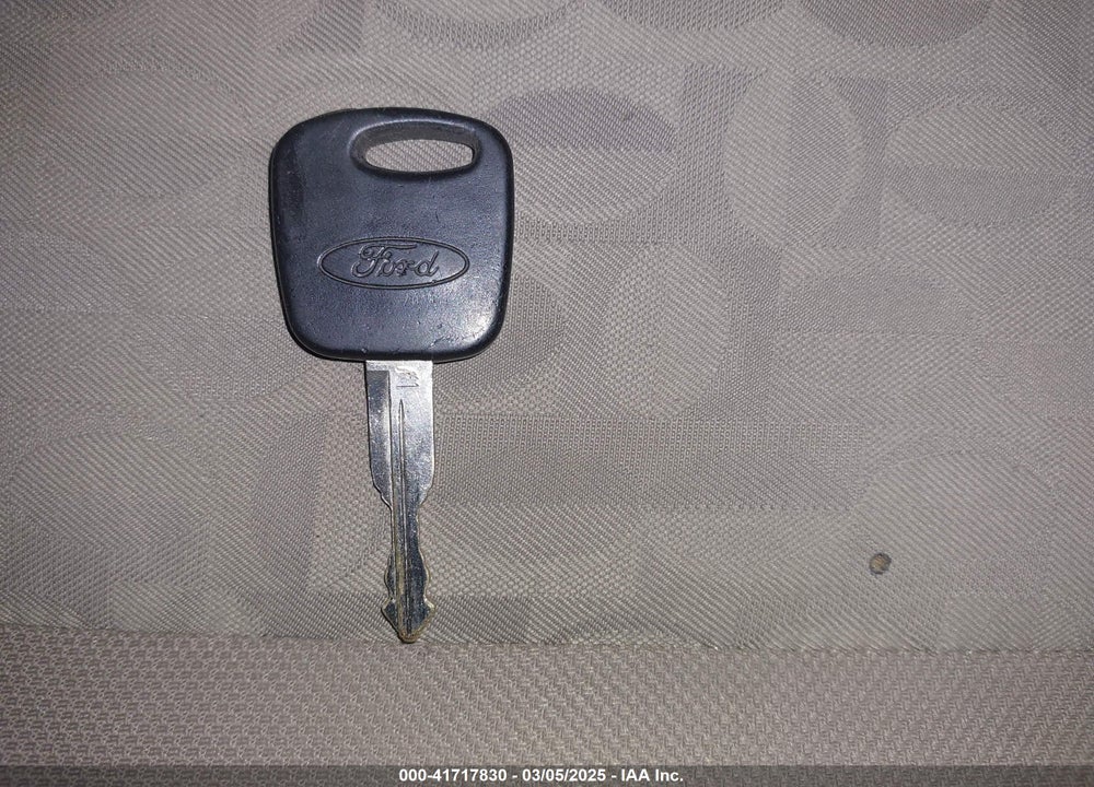 2005 FORD FOCUS VIN: 1FAFP34N05W227048