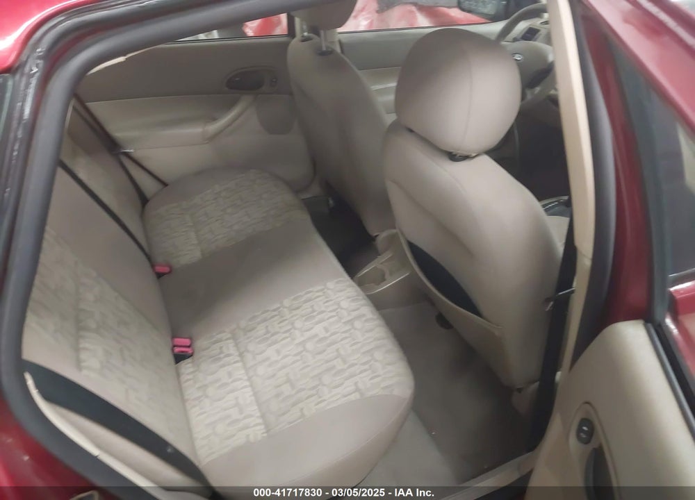 2005 FORD FOCUS VIN: 1FAFP34N05W227048