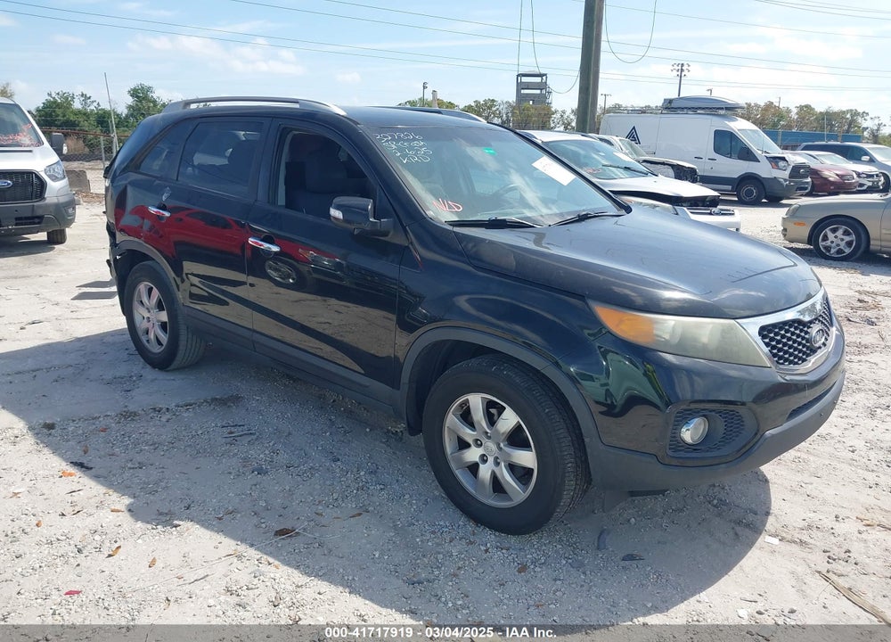 2011 KIA SORENTO LX VIN: 5XYKT3A1XBG135377
