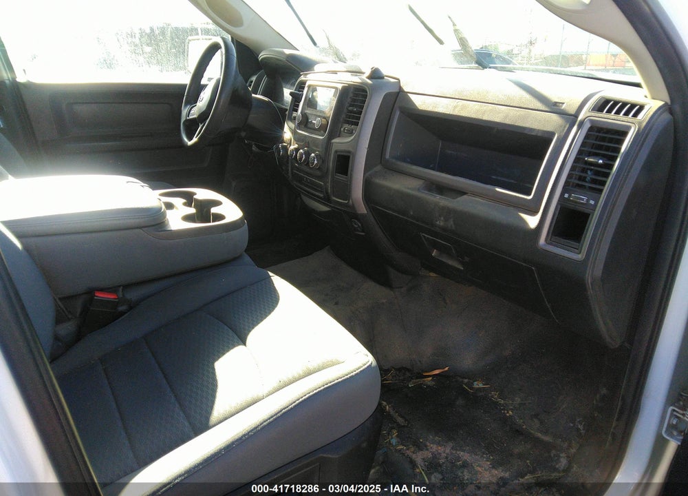 2019 RAM 1500 CLASSIC VIN: 1C6RR7FG1KS627489