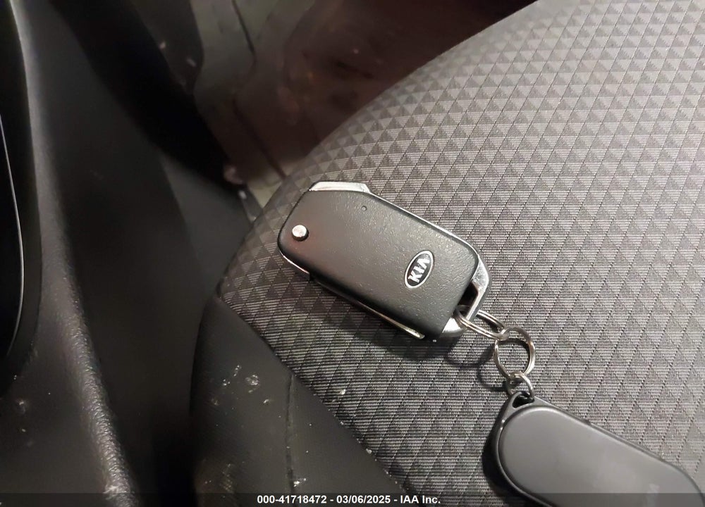2020 KIA SOUL LX VIN: KNDJ23AU4L7729082