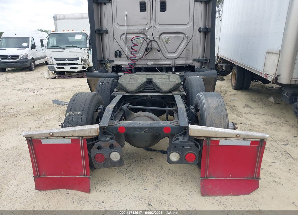 2014 FREIGHTLINER CASCADIA 125 --- VIN: 3AKJGLD53ESFK3767