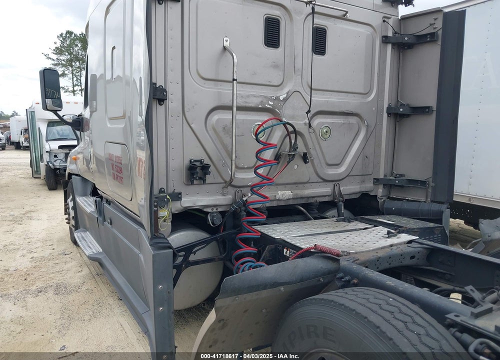 2014 FREIGHTLINER CASCADIA 125 --- VIN: 3AKJGLD53ESFK3767