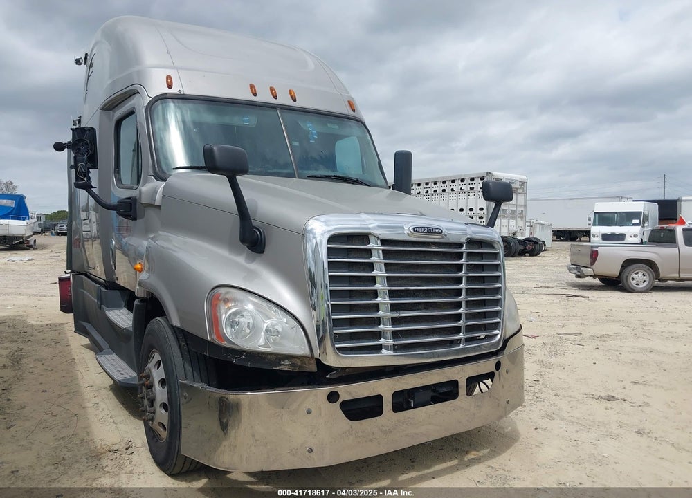 2014 FREIGHTLINER CASCADIA 125 --- VIN: 3AKJGLD53ESFK3767