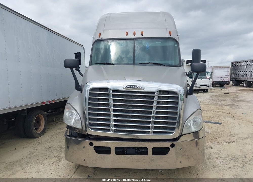 2014 FREIGHTLINER CASCADIA 125 --- VIN: 3AKJGLD53ESFK3767