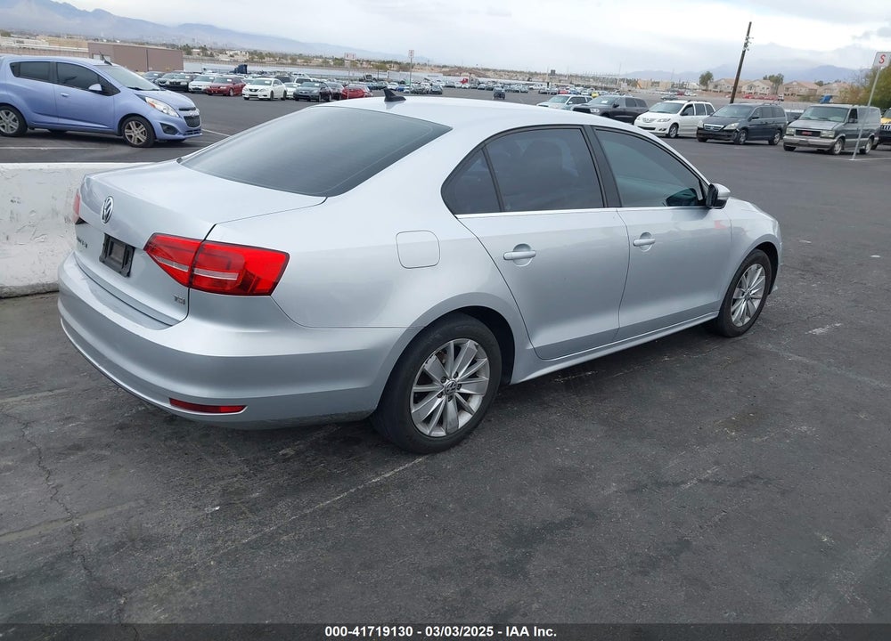 2015 VOLKSWAGEN JETTA 1.8T SE VIN: 3VWD17AJ7FM226182