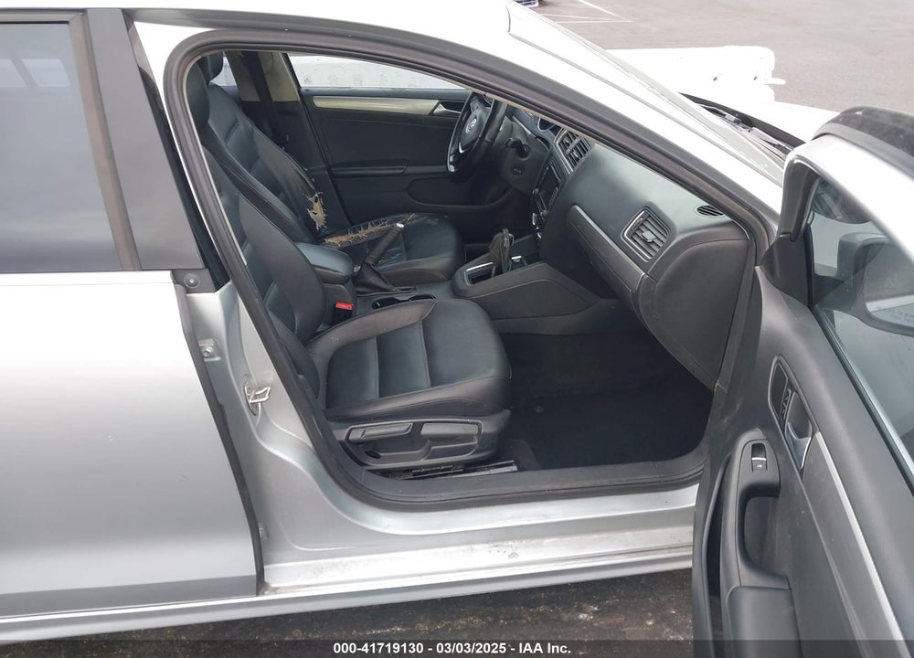 2015 VOLKSWAGEN JETTA 1.8T SE VIN: 3VWD17AJ7FM226182