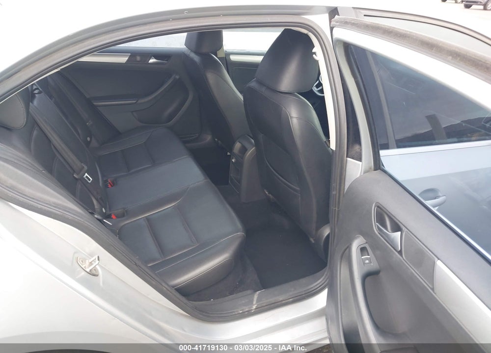 2015 VOLKSWAGEN JETTA 1.8T SE VIN: 3VWD17AJ7FM226182